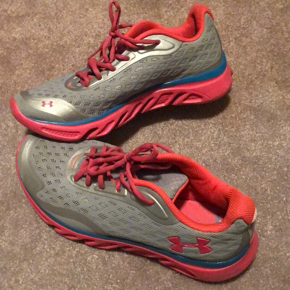 Under Armour Spine Sneakers